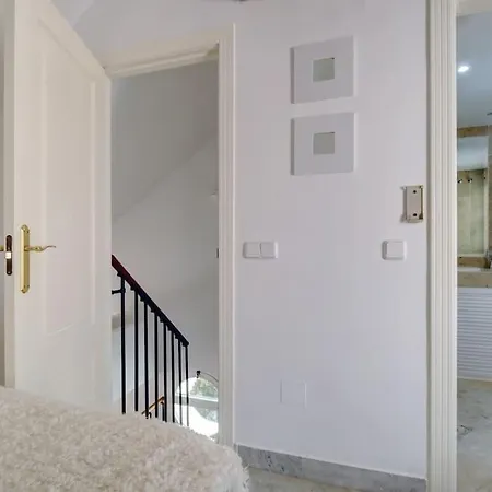 Puerto Banus Penthouse Duplex Corner 아파트 *