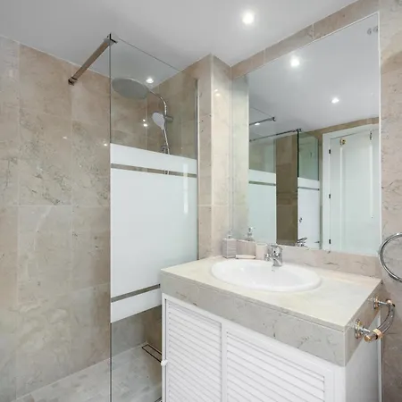 Puerto Banus Penthouse Duplex Corner 아파트 *